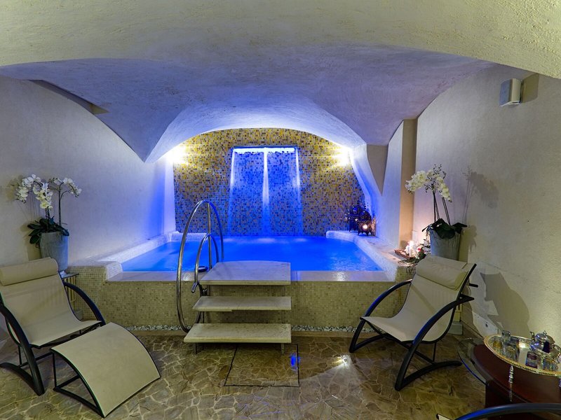 Golden Tower Hotel & Spa 8