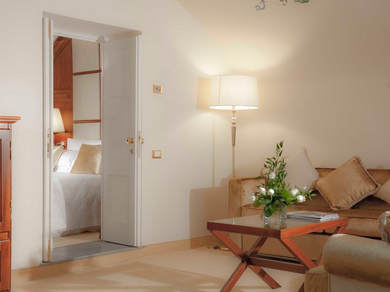 Golden Tower Hotel & Spa 37