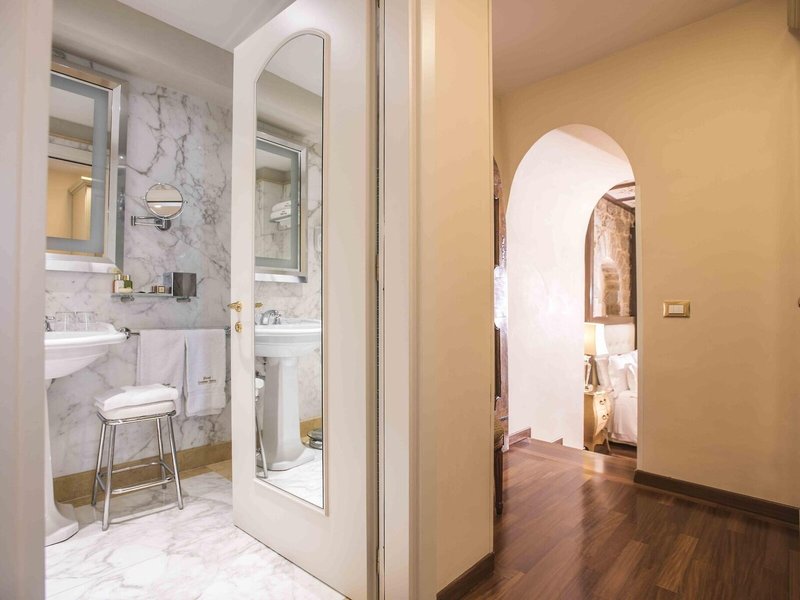 Golden Tower Hotel & Spa 38