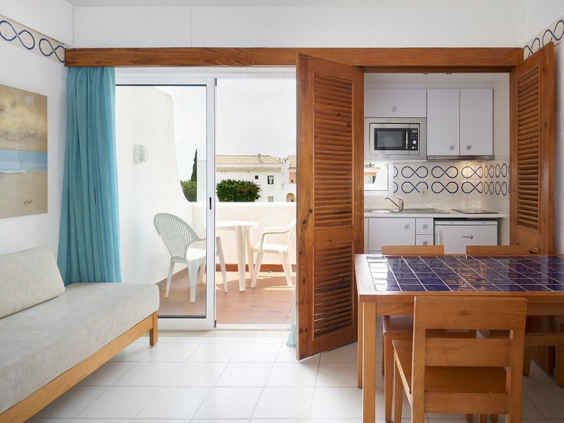 Golden Club Cabanas 40