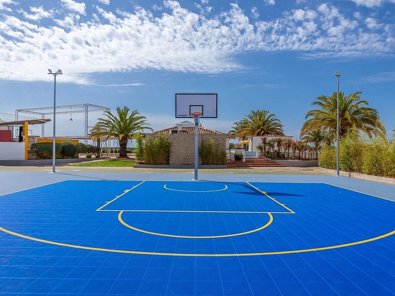 Golden Club Cabanas 32