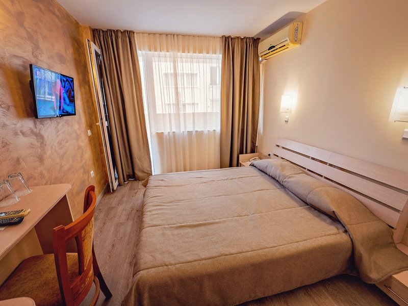 Family Hotel Gran Ivan 8