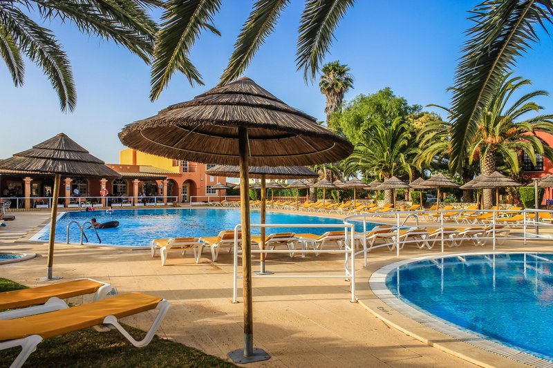 Colina Village 18