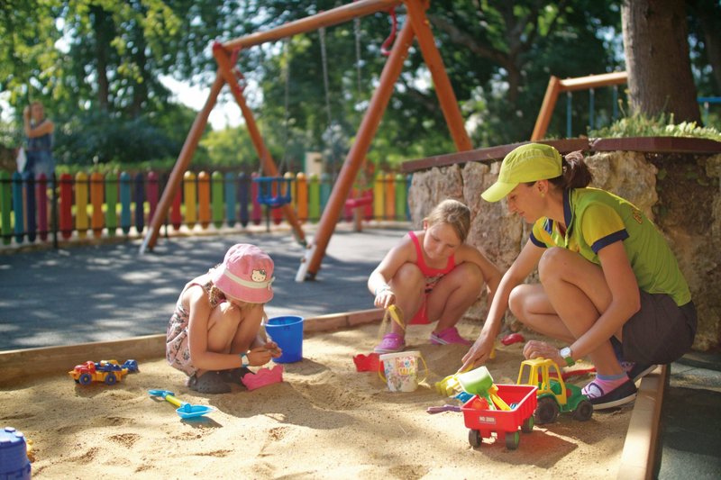 Kristal Goldstrand 33