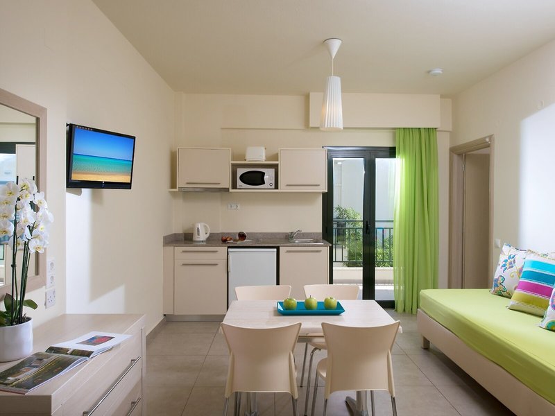 Kristalli Hotel Apartments 17