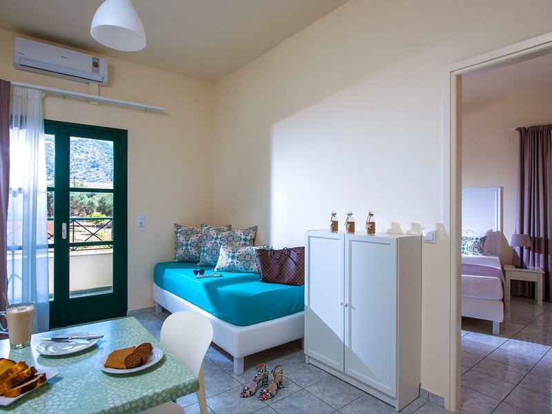 Kristalli Hotel Apartments 23