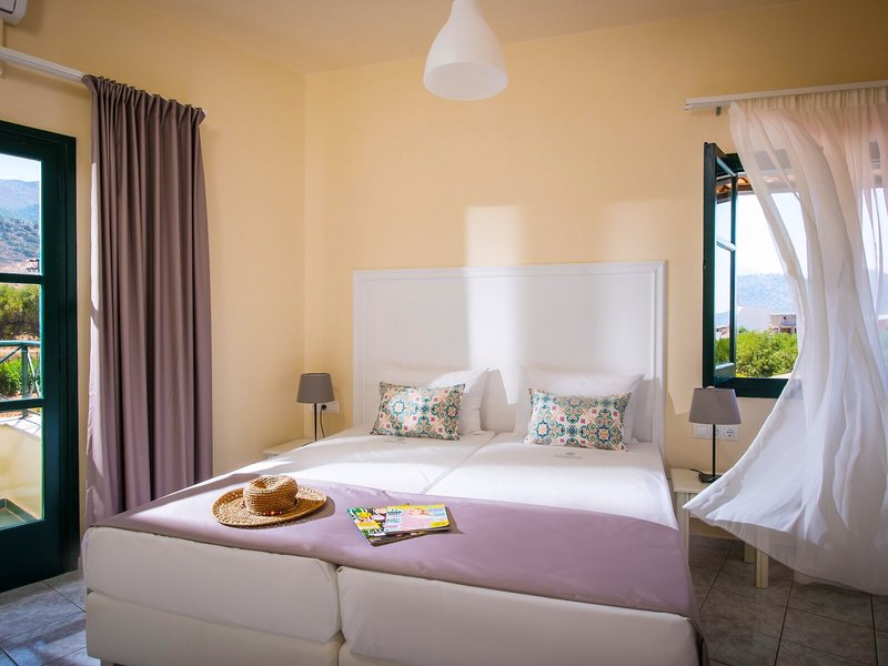 Kristalli Hotel Apartments 33