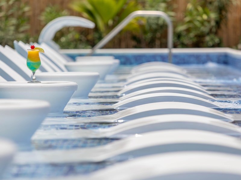 Sea Breeze Beach Hotel 8