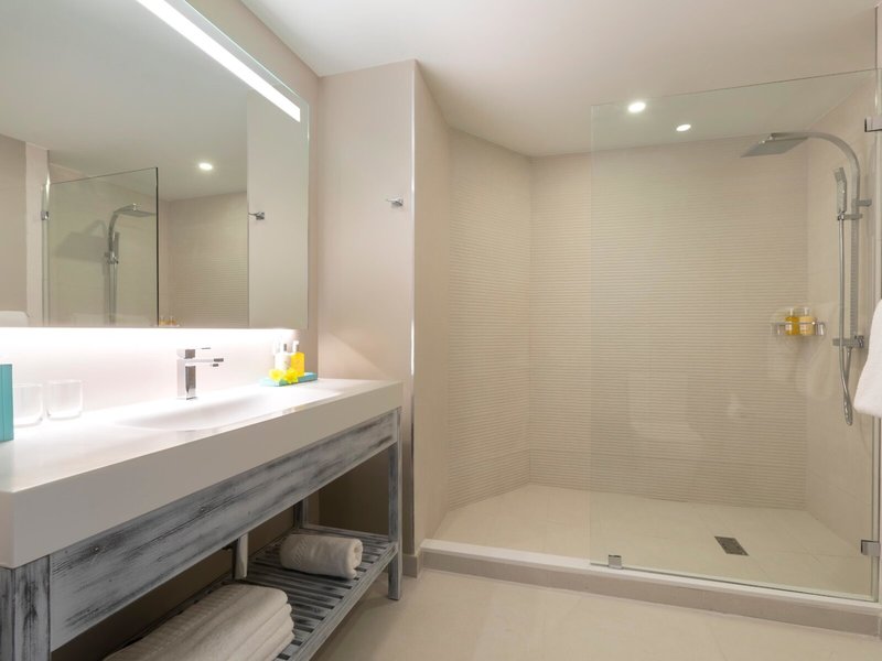 Sea Breeze Beach Hotel 34