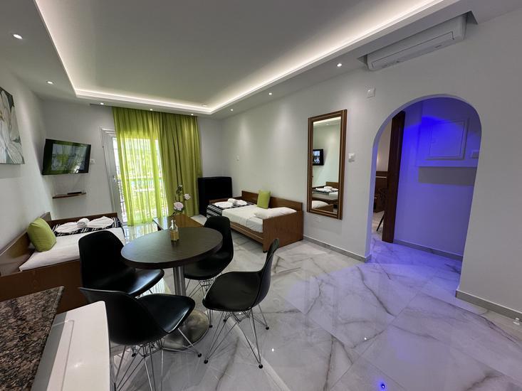 Loutsiana Hotel Apts 8