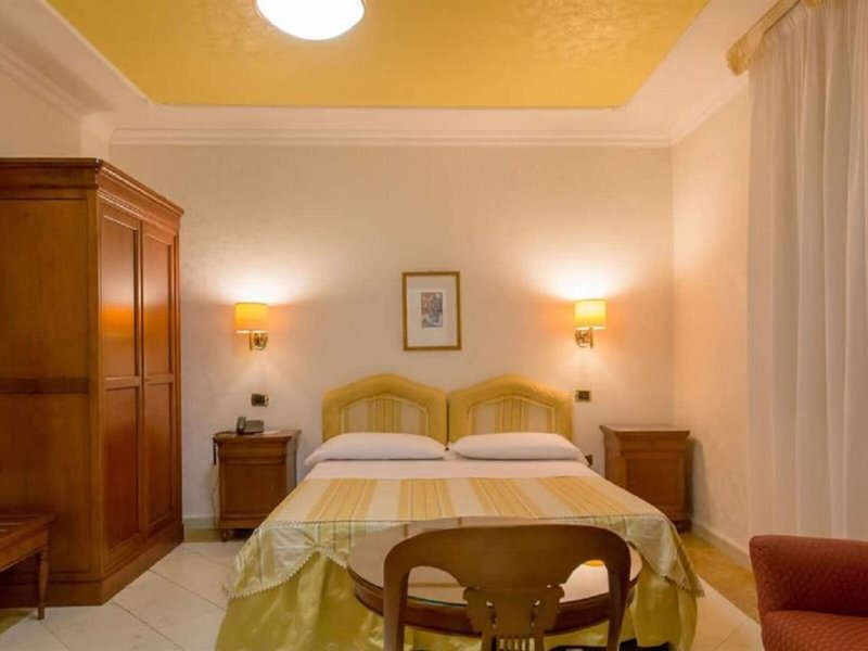 Mariano IV Palace 25