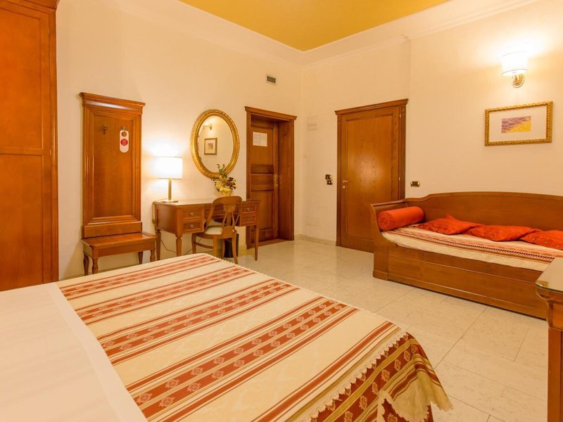 Mariano IV Palace 30