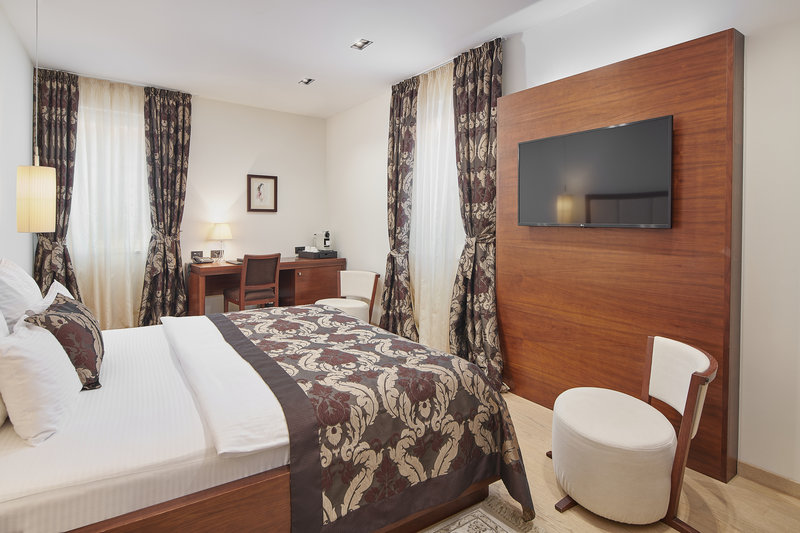 Marmont Heritage Hotel 12