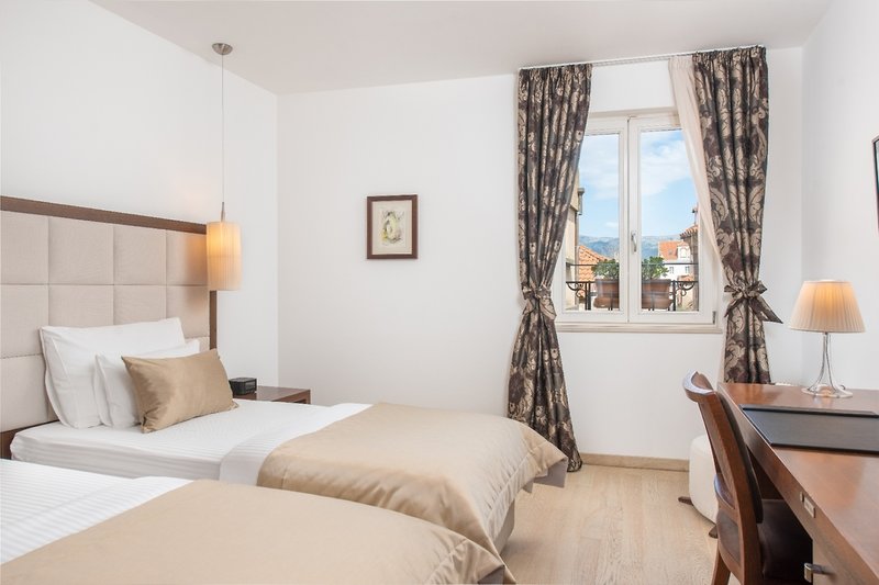 Marmont Heritage Hotel 37