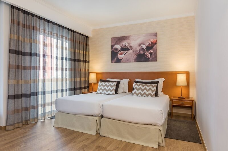 Dom José Beach Hotel 13