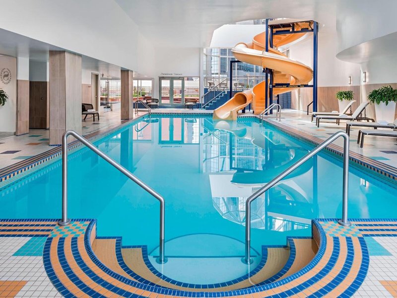 Sheraton Suites Calgary Eau Claire 5