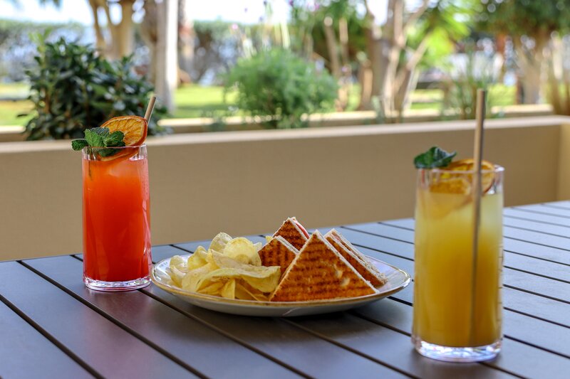 Four Views Oasis 100