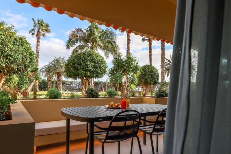 Four Views Oasis 102