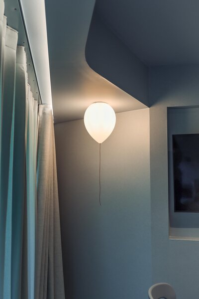 Four Views Oasis 103