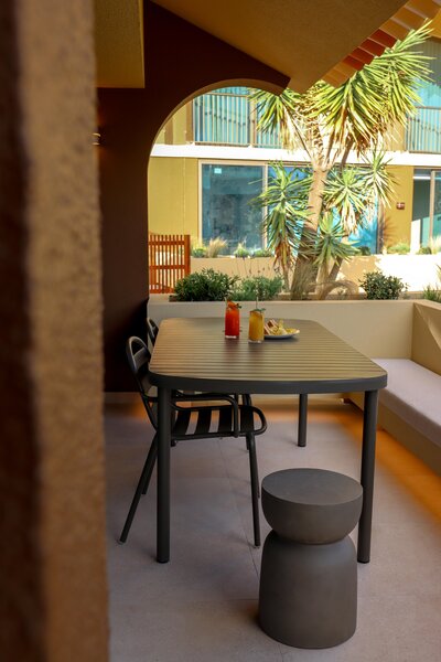 Four Views Oasis 104