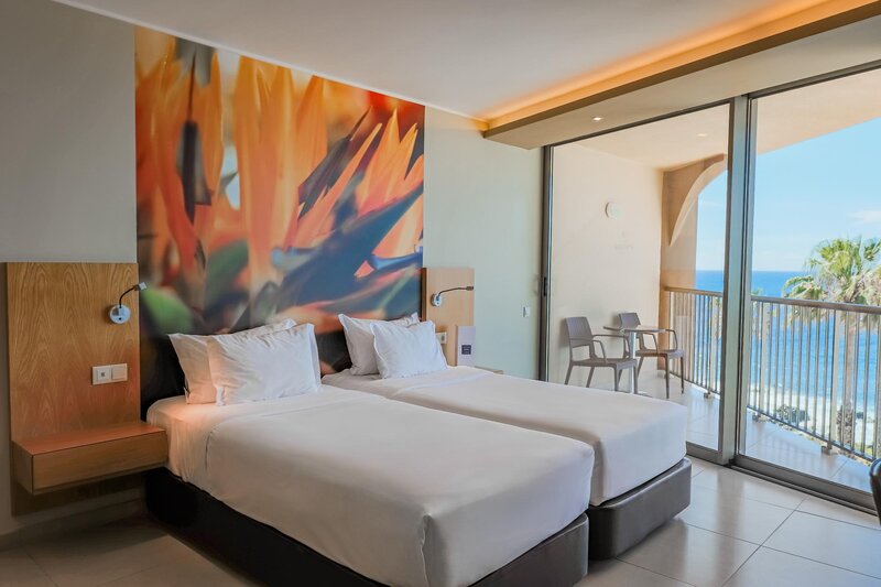 Four Views Oasis 106