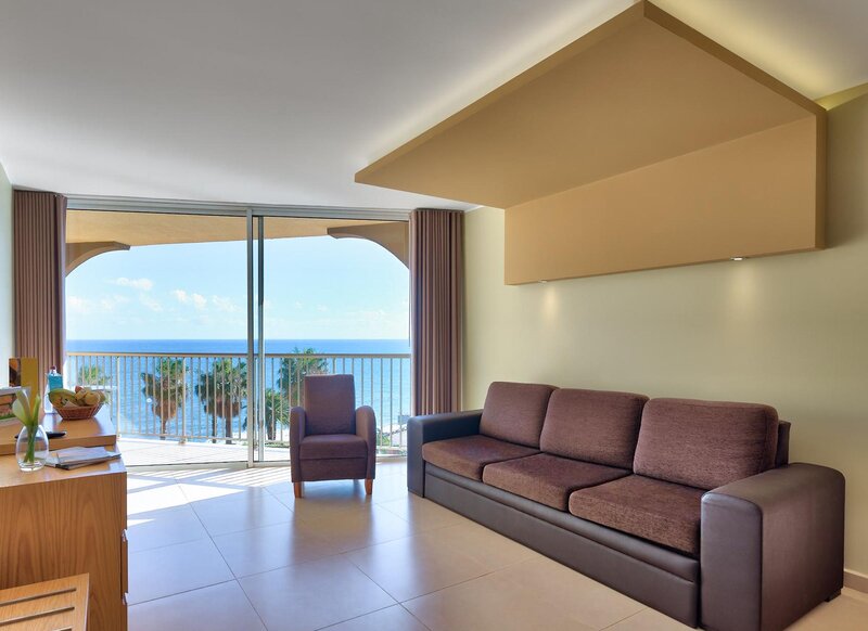 Four Views Oasis 108