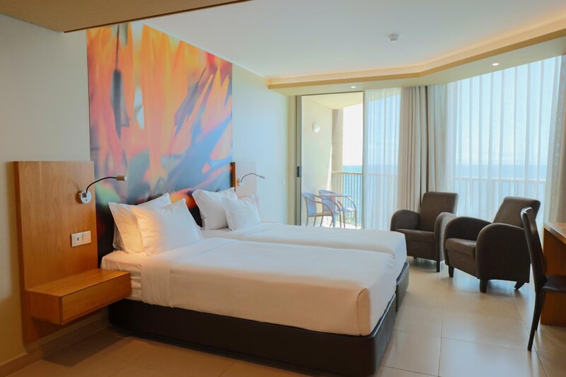 Four Views Oasis 109