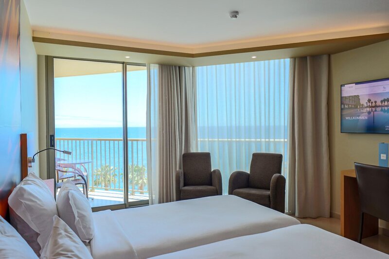 Four Views Oasis 110