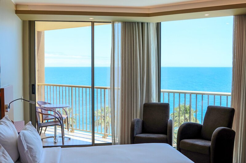 Four Views Oasis 111