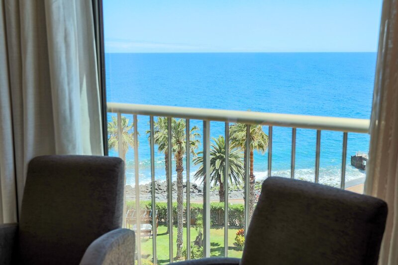 Four Views Oasis 113