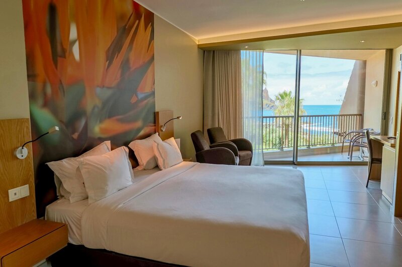 Four Views Oasis 114