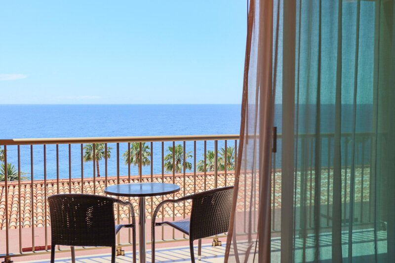 Four Views Oasis 119