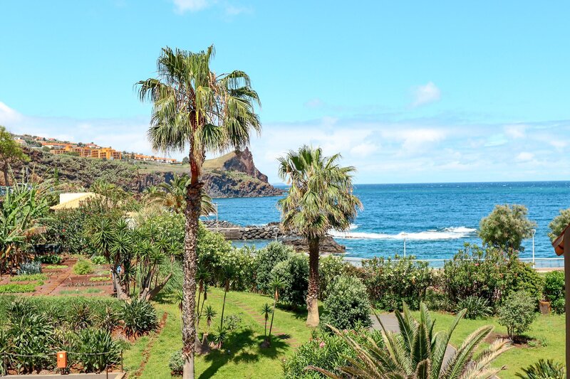 Four Views Oasis 121