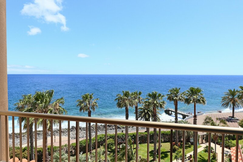 Four Views Oasis 122