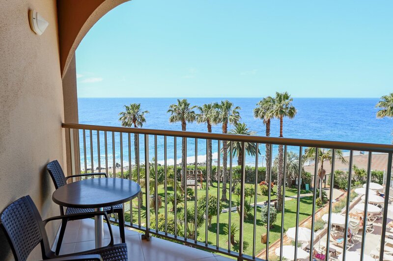 Four Views Oasis 123