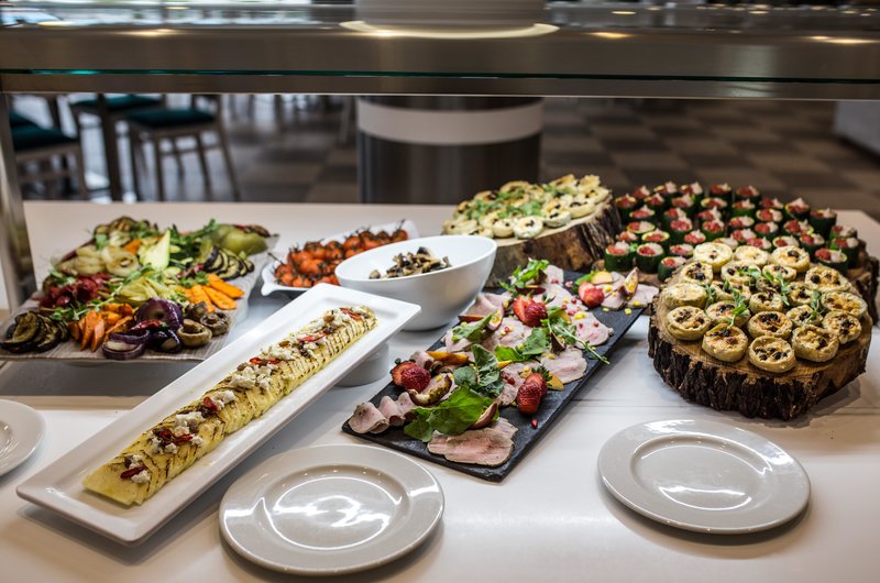 Four Views Oasis 141