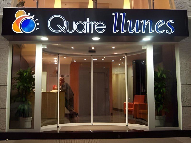 Quatre Llunes