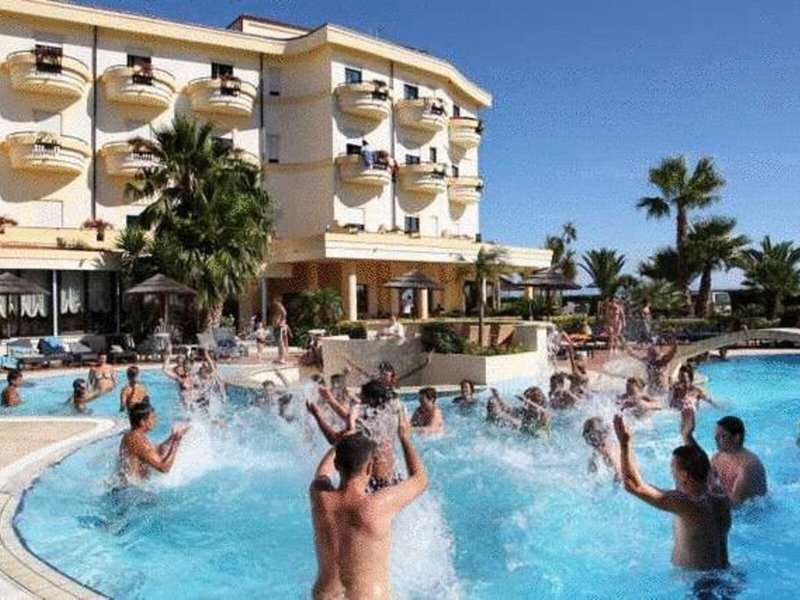 Sunshine Hotel & Spa 11 - Outdoor Pool