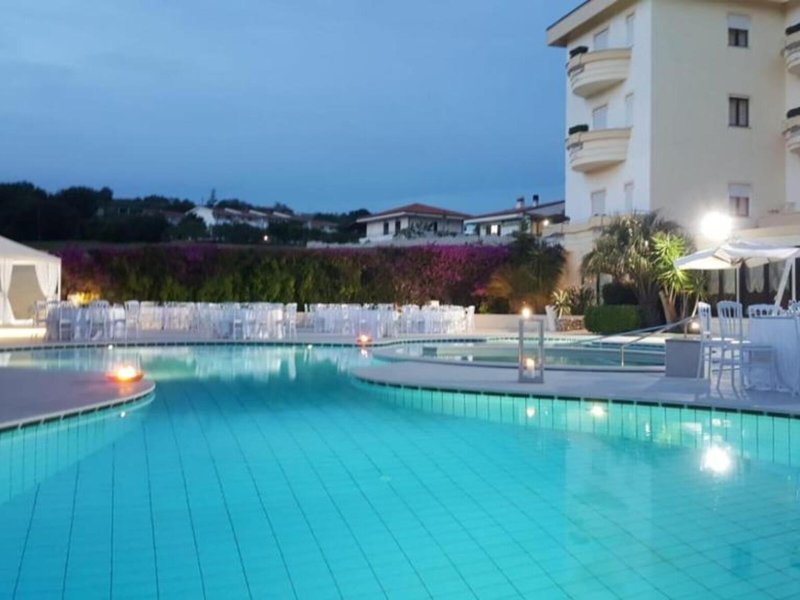 Sunshine Hotel & Spa 17 - Outdoor Pool