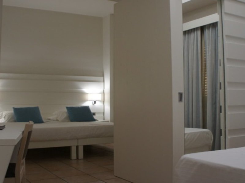 Sunshine Hotel & Spa 31 - Room Example