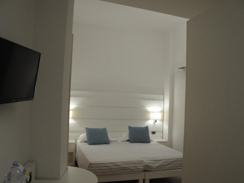 Sunshine Hotel & Spa 33 - Room Example