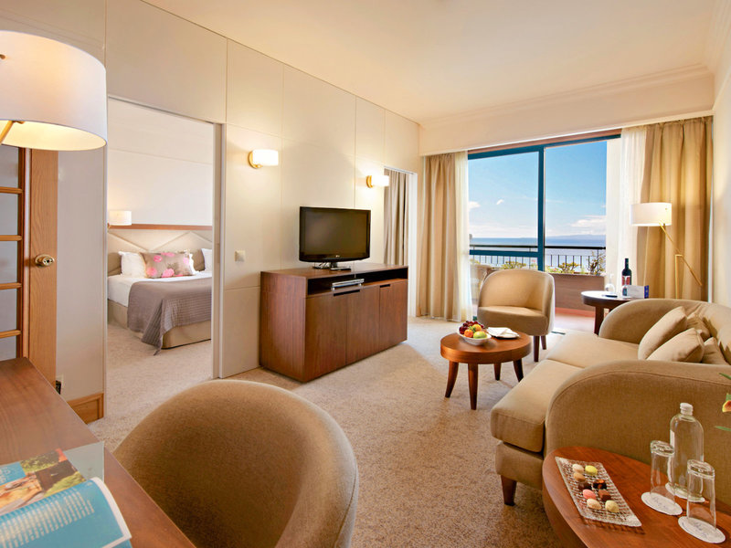 The Cliff Bay 45