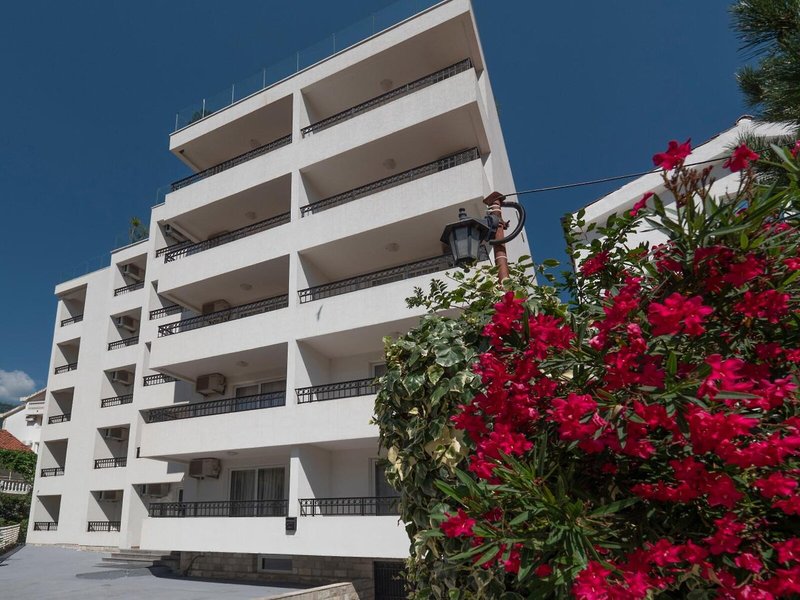 Hotel Tatjana 2 - Exterior