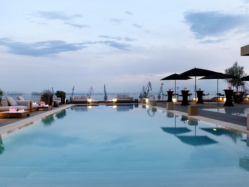 The Met Hotel 7