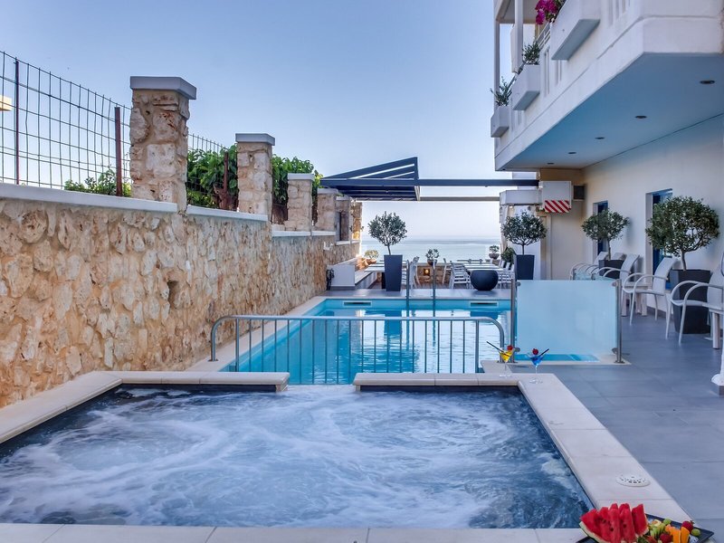 Alexis 24 - Outdoor Pool