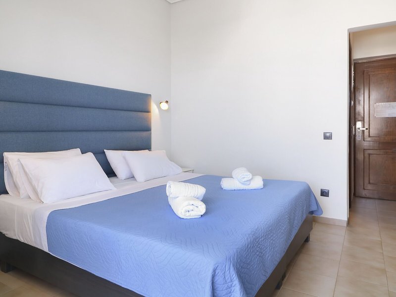 Alexis 50 - Room Example