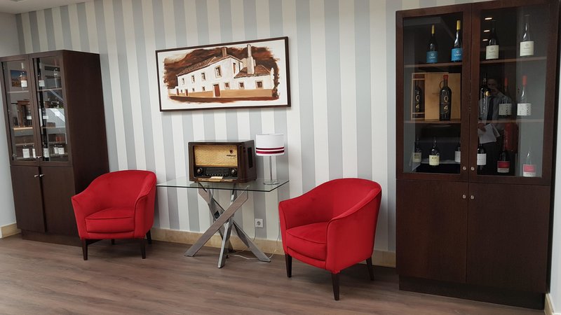 Santa Cruz Village Hotel 76