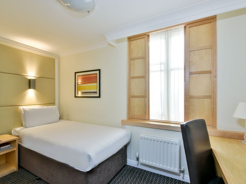 Strand Palace 14