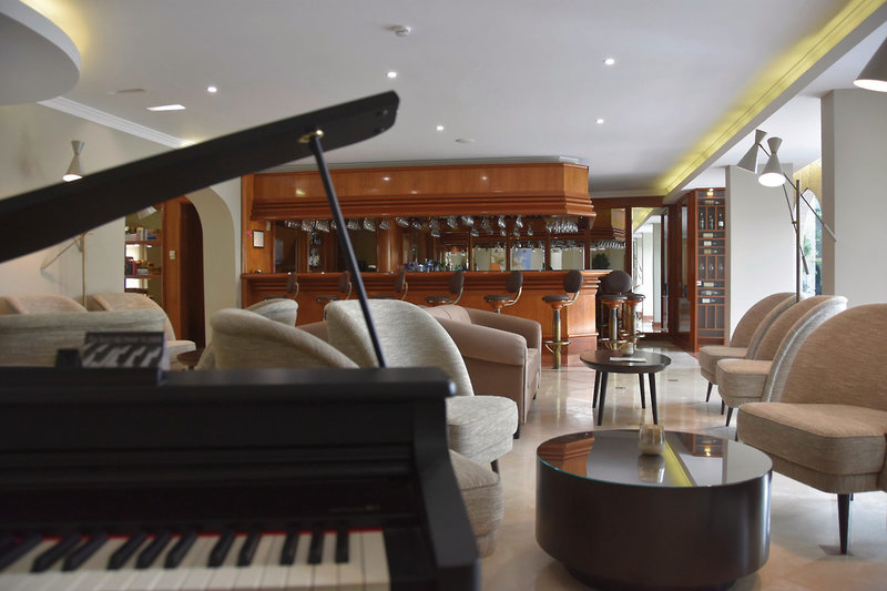 Suave Mar 9 - Lounge / Lobby
