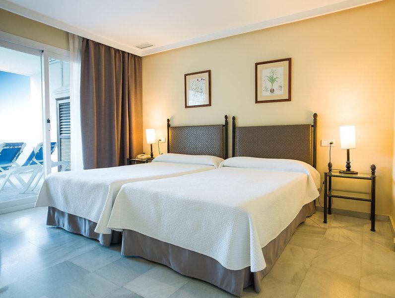Aparthotel Monarque Sultan 7 - Room Example